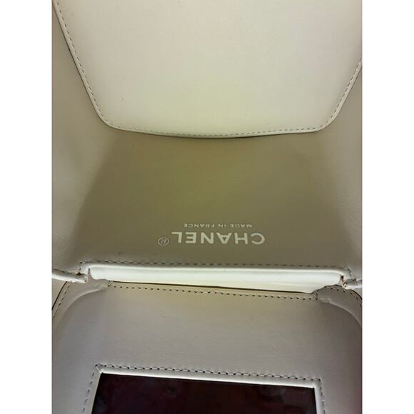 Chanel Patent Cosmetic Minaudière - Picture 10 of 10